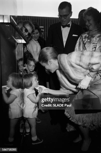 Prince Rainier Iii Of Monaco, Princess Grace And Their Children Travelling In The United States. Etats-Unis- 20 Avril 1963- Voyage de la famille...