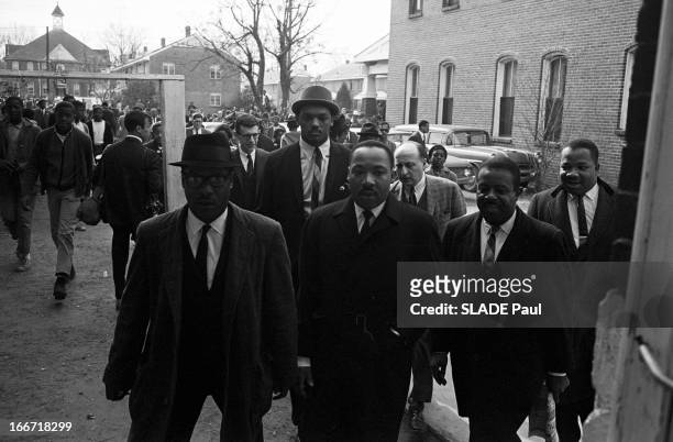 Marches For Civil Rights In Selma, Alabama. Alabama, Selma- 12 Mars 1965- Marches pour les droits civiques: en extérieur, Martin LUTHER KING, pasteur...