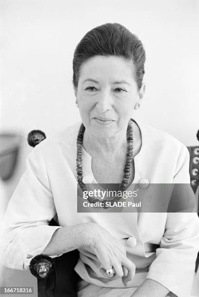 Mala Rubinstein And Her Beauty Institute. New York- 26 juillet 1966- Reportage sur Mala RUBINSTEIN et son Institut de beauté: portrait de Mala...