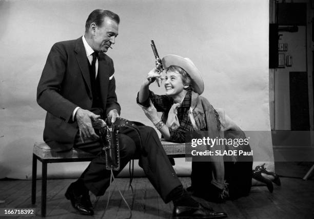 Release In New York Of The Film 'La Colline Des Potences' With Maria Schell And Gary Cooper And Studio With The Actors. 1959 26 février New York,...