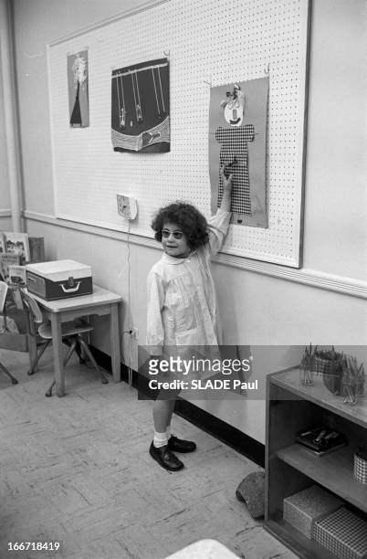 Delphine Fox, Victim Of An Attack Of The Oas, Treated In New York. Nerw York, 22 Juillet 1967, Delphine RENARD victime d'un attentat de l'OAS à...