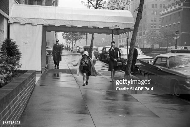 Delphine Fox, Victim Of An Attack Of The Oas, Treated In New York. Nerw York, 22 Juillet 1967, Delphine RENARD victime d'un attentat de l'OAS à...