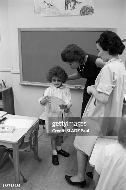 Delphine Fox, Victim Of An Attack Of The Oas, Treated In New York. Nerw York, 22 Juillet 1967, Delphine RENARD victime d'un attentat de l'OAS à...