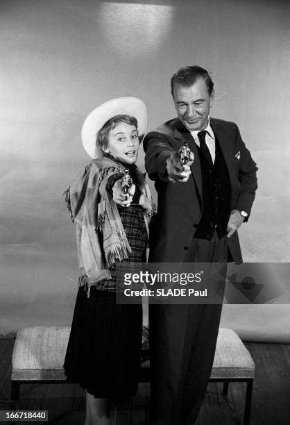 Release In New York Of The Film 'La Colline Des Potences' With Maria Schell And Gary Cooper And Studio With The Actors. 1959 26 février New York,...