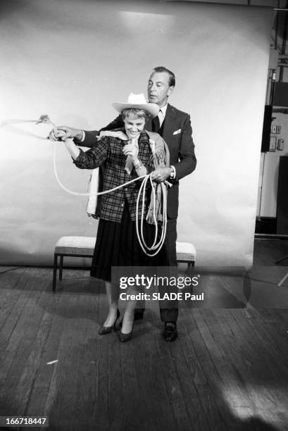 Release In New York Of The Film 'La Colline Des Potences' With Maria Schell And Gary Cooper And Studio With The Actors. 1959 26 février New York,...