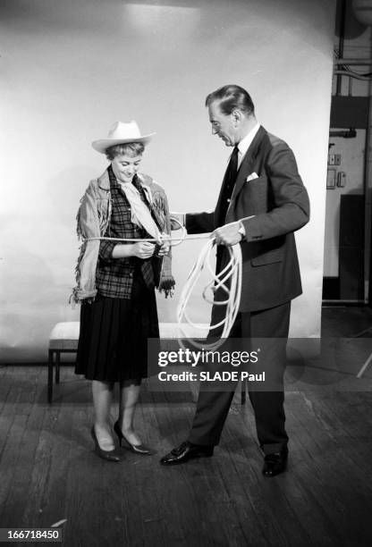 Release In New York Of The Film 'La Colline Des Potences' With Maria Schell And Gary Cooper And Studio With The Actors. 1959 26 février New York,...