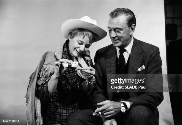 Release In New York Of The Film 'La Colline Des Potences' With Maria Schell And Gary Cooper And Studio With The Actors. 1959 26 février New York,...