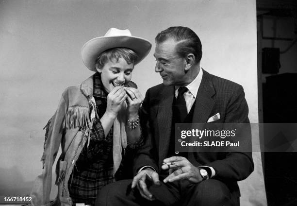 Release In New York Of The Film 'La Colline Des Potences' With Maria Schell And Gary Cooper And Studio With The Actors. 1959 26 février New York,...