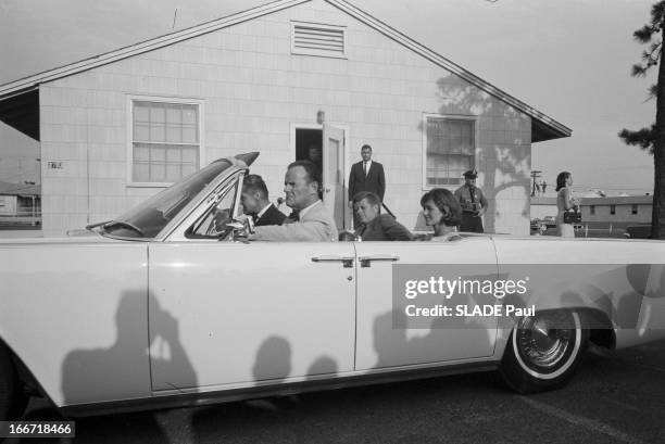 John And Jackie Kennedy Lose Patrick, Their Third Child. A Boston, au 'Children Medical Center', le 9 Août 1963, la perte de leur nouveau-né, Patrick...