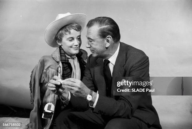 Release In New York Of The Film 'La Colline Des Potences' With Maria Schell And Gary Cooper And Studio With The Actors. 1959 26 février New York,...