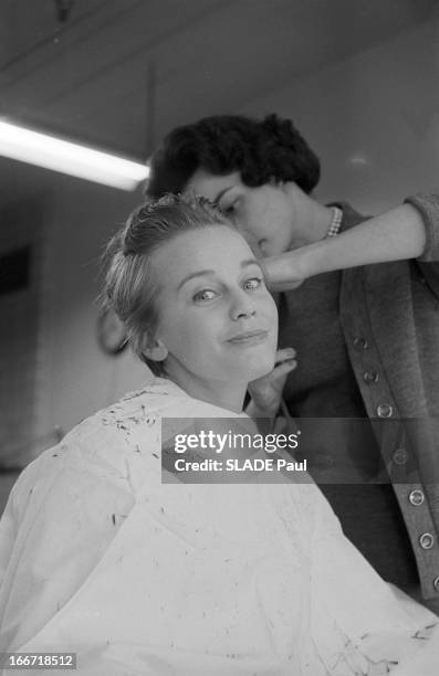 Rendezvous With Maria Schell At The Hairdresser In Hollywood. Etats-Unis, Los Angeles, Hollywood, 7 mars 1959, l'actrice autrichienne Maria SCHELL...