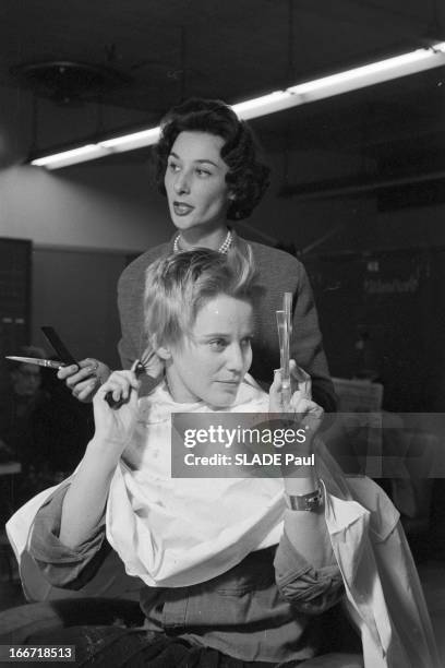 Rendezvous With Maria Schell At The Hairdresser In Hollywood. Etats-Unis, Los Angeles, Hollywood, 7 mars 1959, l'actrice autrichienne Maria SCHELL...