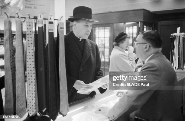 Reverend Louis Dion To Join The Catholic Community In Moscow. Etats-Unis, décembre 1958, Suite aux accords Roosevelt-Litvinov signés le 1er mars...