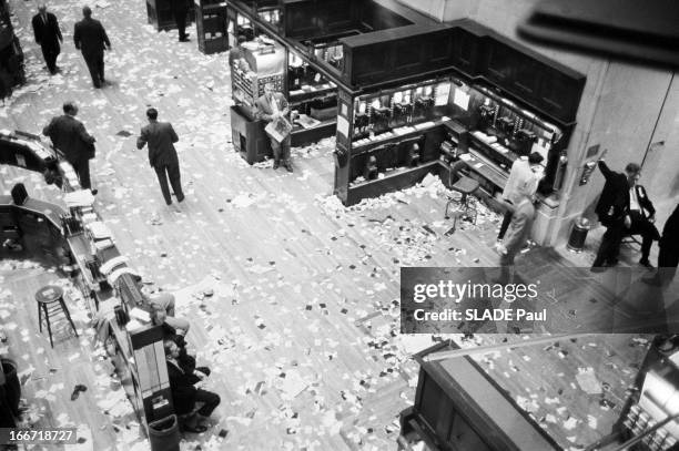 Wall Street, New York Stock Exchange. Aux Etats-Unis, le 29 mai 1962, lundi noir à Wall Street, la bourse de New York : la valeur des titres baisse...