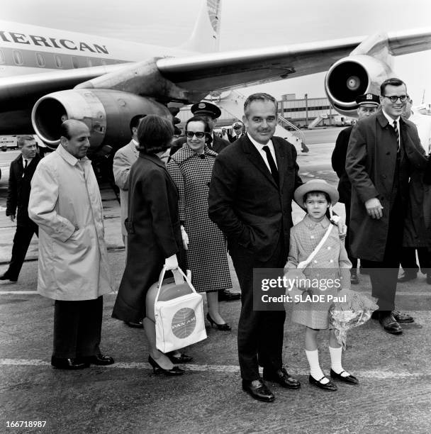 Prince Rainier Iii Of Monaco, Princess Grace And Their Children Travelling In The United States. Etats-Unis- 20 Avril 1963- Voyage de la famille...