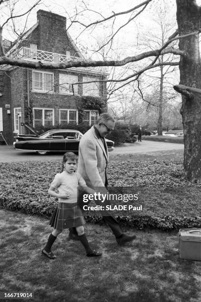 Prince Rainier Iii Of Monaco, Princess Grace And Their Children Travelling In The United States. Etats-Unis- 20 Avril 1963- Voyage de la famille...