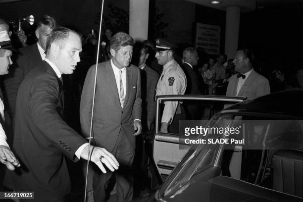 John And Jackie Kennedy Lose Patrick, Their Third Child. A Boston, au 'Children Medical Center', le 9 Août 1963, la perte de leur nouveau-né, Patrick...