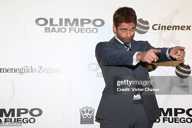 Actor Gerard Butler attends the "Olympus Has Fallen" Mexico City Premiere red carpet on April 12, 2013 in Mexico City, Mexico.