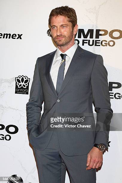 Actor Gerard Butler attends the "Olympus Has Fallen" Mexico City Premiere red carpet on April 12, 2013 in Mexico City, Mexico.