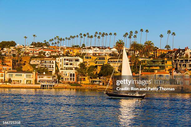 segeln in newport beach, kalifornien, tel. - newport beach california stock-fotos und bilder