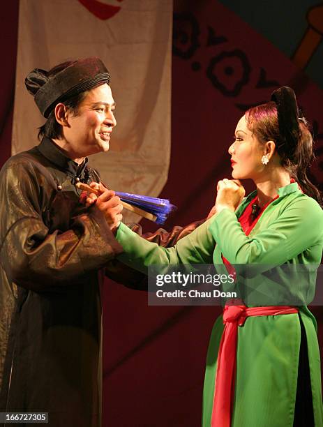 Cheo Opera actress Van Quyen plays the role of Ho Xuan Huong and actor Quoc Anh plays the role of Chieu Ho in the famous Vietnamese Cheo Opera named...