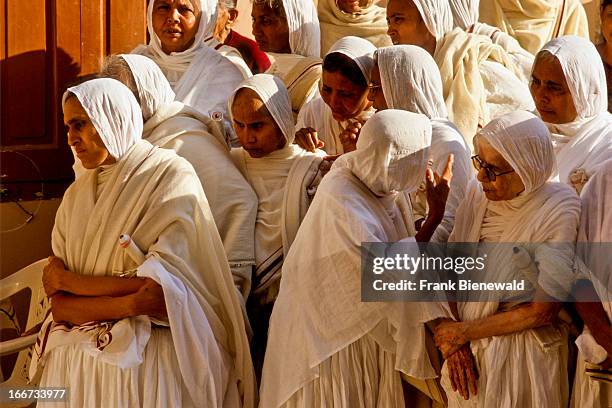 Jain-nuns mourning their passed away member.
