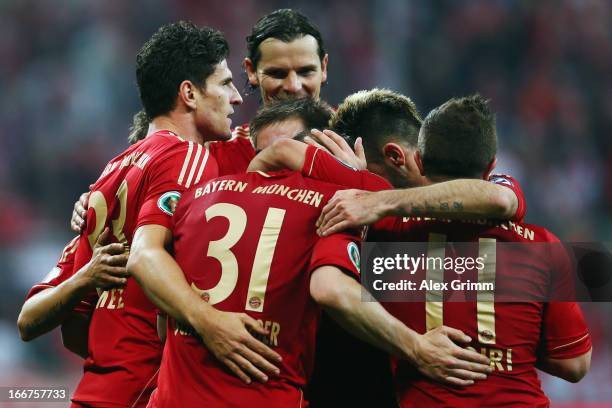 Mario Gomez of Muenchen celebrates his team's fourth goal with team mates during the DFB Cup Semi Final match between Bayern Muenchen and VfL...