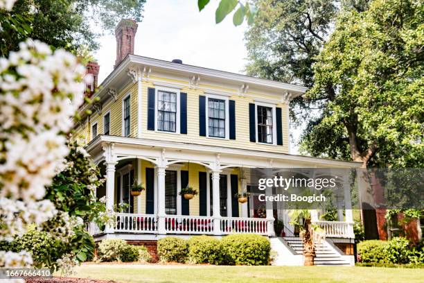 traditional southern home in macon georgia - south lawn stock pictures, royalty-free photos & images