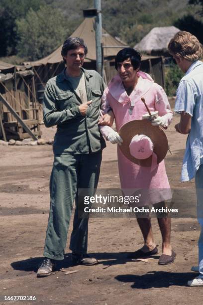 Alan Alda and Jamie Farr during the filming of television show M*A*S*H, United States, August 1976. They play Hawkeye Pierce and Klinger.
