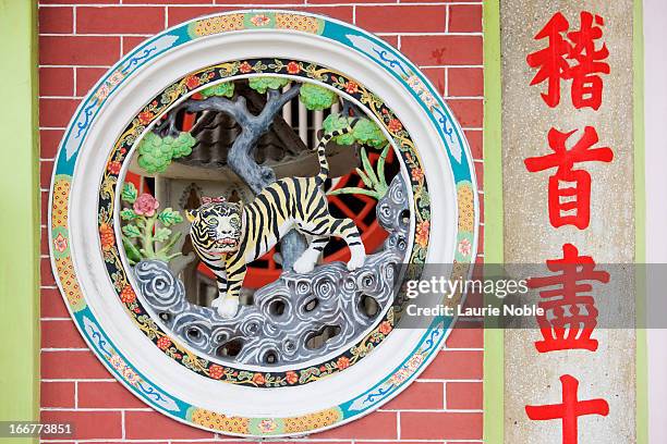 architectural details of samnak phrominware temple - figure animale photos et images de collection