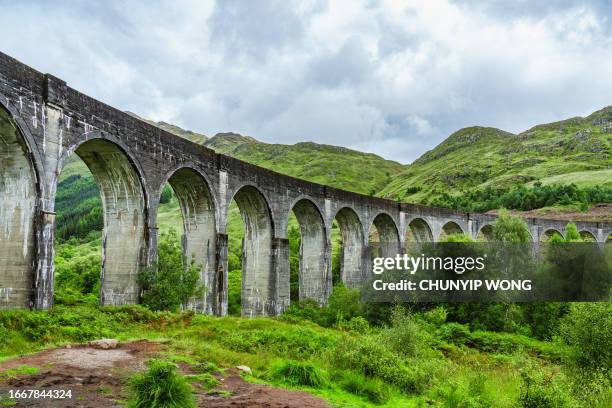 glenfinnan viaduct at glenfinnan - scotland, uk - glenfinnan viaduct scotland stock pictures, royalty-free photos & images