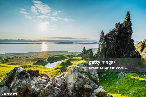 view over old man of storr, isle of skye, scotland - old man of storr bildbanksfoton och bilder