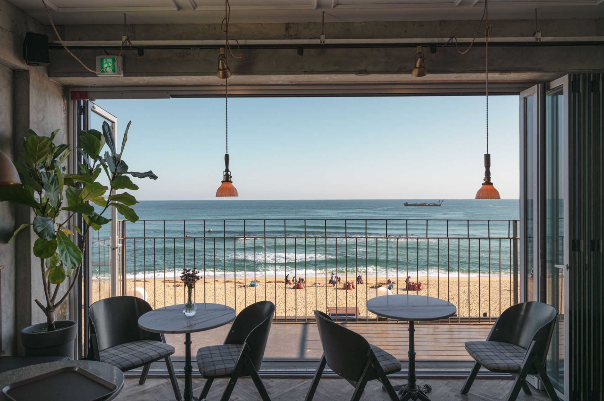 restaurant sea view