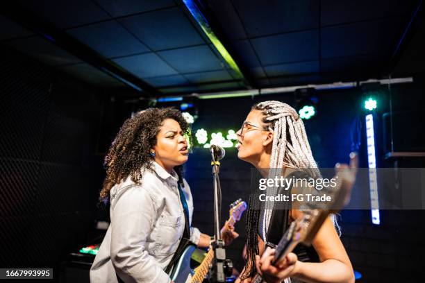 musicians playing and singing on a show - bass instrument stock pictures, royalty-free photos & images