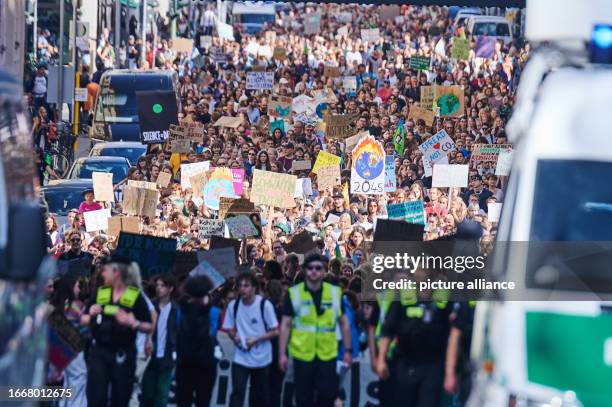 September 2023, Berlin: Thousands of people take part in the protest action of the climate protection movement Fridays for Future, which moves to the...