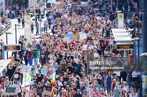 September 2023, Berlin: Thousands of people take part in the protest action of the climate protection movement Fridays for Future, which moves...