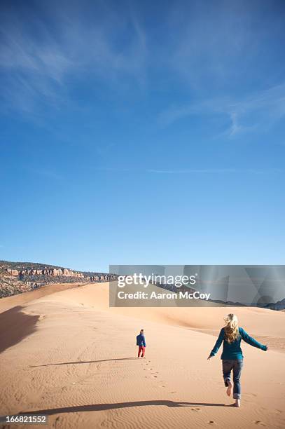 run son - coral pink sand dunes state park stock pictures, royalty-free photos & images