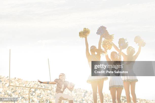 caucasian cheerleaders on sidelines at football game - black cheerleaders - fotografias e filmes do acervo