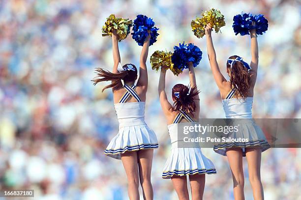 caucasian cheerleaders posing together - チアリーダー ストックフォトと画像