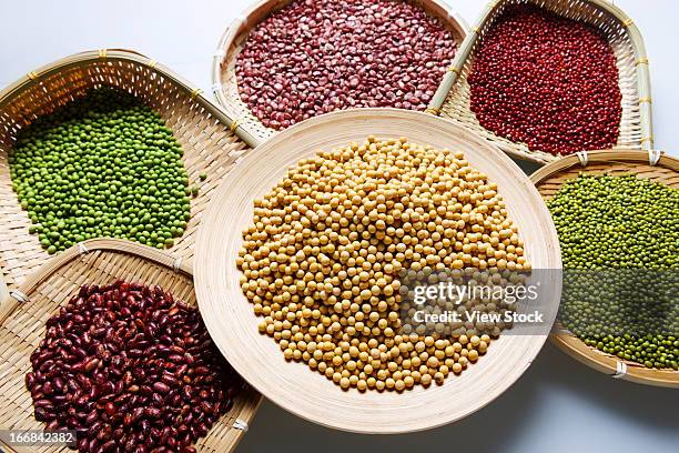 red bean,mung bean,kidney bean and soybean - panier legumes stock pictures, royalty-free photos & images