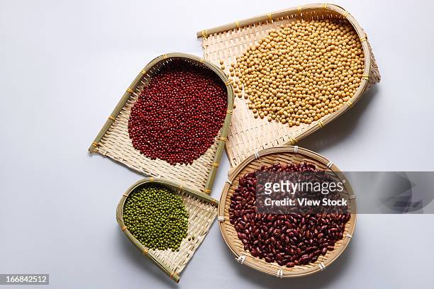 red bean,green bean,kidney bean and soybean - panier legumes stock pictures, royalty-free photos & images