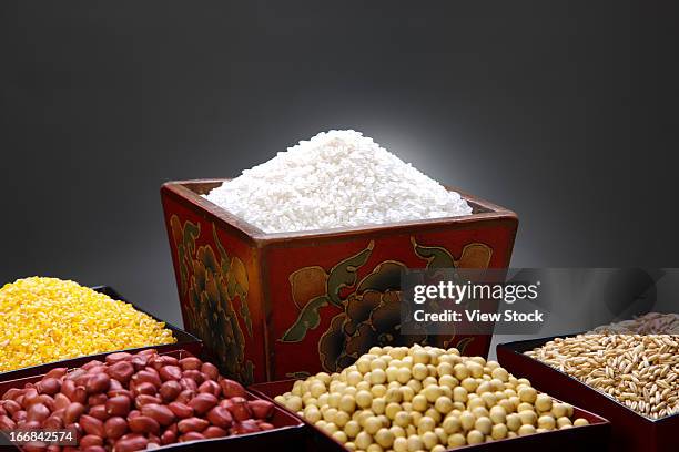 rice,corn,soybeanm,kidney bean and wheat - panier legumes stock pictures, royalty-free photos & images