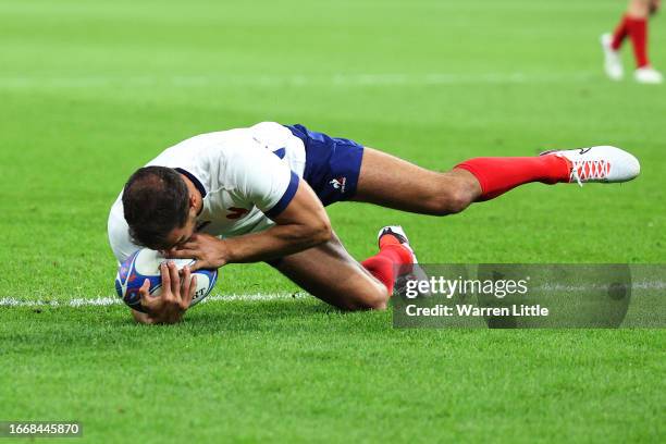 Melvyn Jaminet of France scores his team's second try during the Rugby World Cup France 2023 Pool A match between France and New Zealand at Stade de...