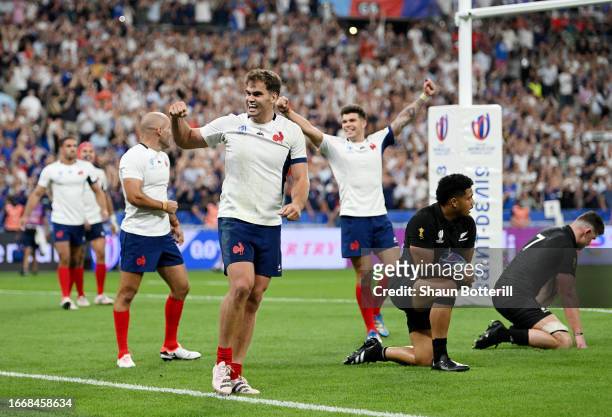 Damian Penaud of France celebrates victory at full-time following the Rugby World Cup France 2023 Pool A match between France and New Zealand at...
