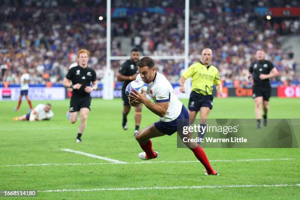 Melvyn Jaminet of France scores his team's second try during the Rugby World Cup France 2023 Pool A match between France and New Zealand at Stade de...