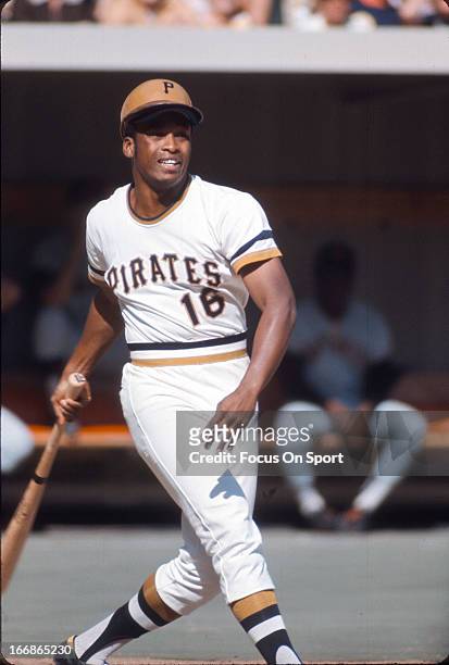 Al Oliver of the PIttsburgh Pirates bats against the San Francisco Giants during an Major League Baseball game circa 1970 at Three River Stadium in...