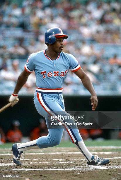 Al Oliver of the Texas Rangers bats against the Baltimore Orioles during an Major League Baseball game circa 1980 at Memorial Stadium in Baltimore,...