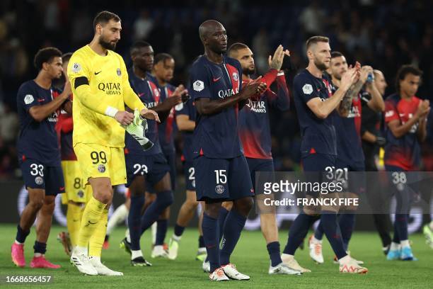 Paris Saint-Germain's Italian goalkeeper Gianluigi Donnarumma , Paris Saint-Germain's Portuguese midfielder Danilo Pereira and teammates acknowledge...