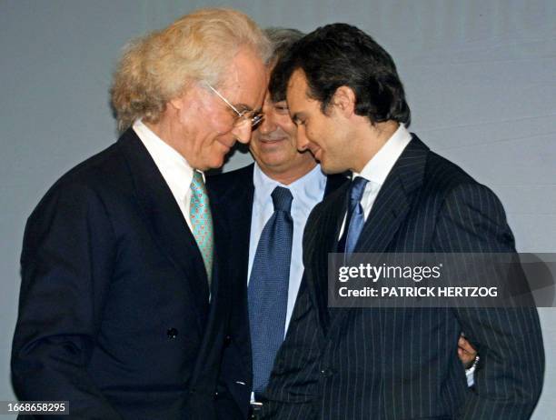 Luciano Benetton , chairman of Italian fashion house owner and developer of the Formula One Benetton-Renault team, confers 06 February 2001 in Venise...