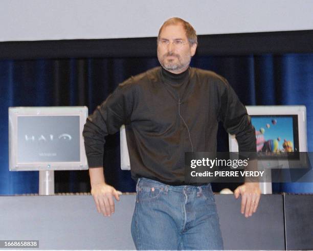 Joint founder and acting head of Apple Computer Steve Jobs shows the new Apple Cinema Display, an LCD monitor, 15 September 1999 at the opening of...